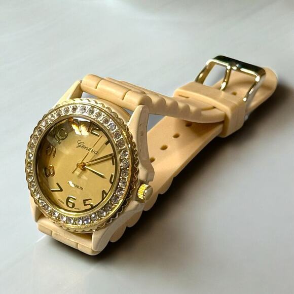 Geneva Platinum Rhinestone Encrusted Bezel Beige Rubber Strap Watch RUNS - Picture 1 of 5